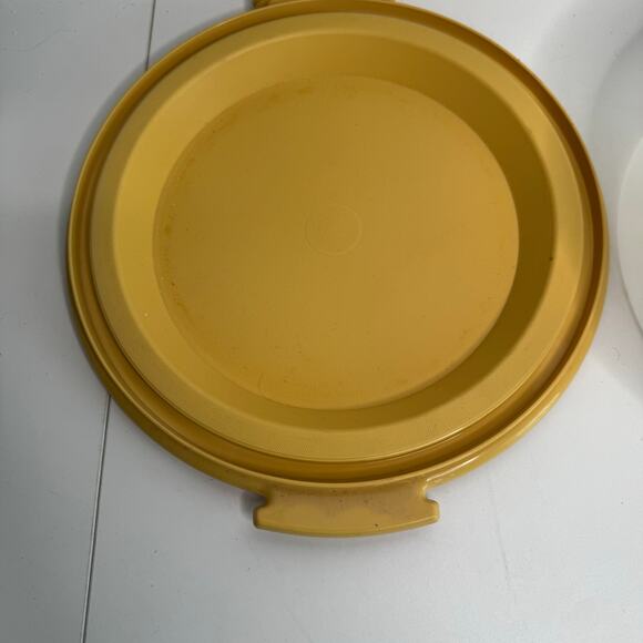 Vintage Tupperware Harvest Gold Pie Cake Keeper Carrier 719-2 With Handle - Picture 3 of 8